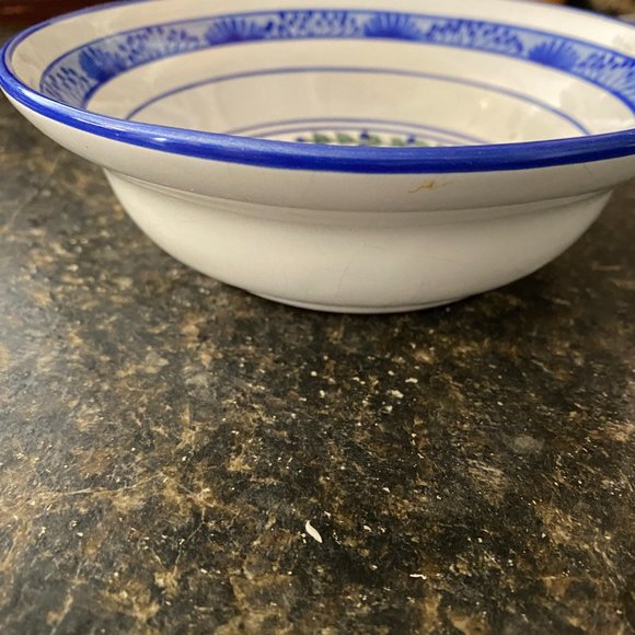 Handpainted Hungarian Pottery Pastoral Scene Decorator Bowl 6.5 in - RARE - Picture 3 of 6